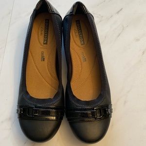 Clarks Collection Womens Black Soft Cushion Slip-On Flats , 7M